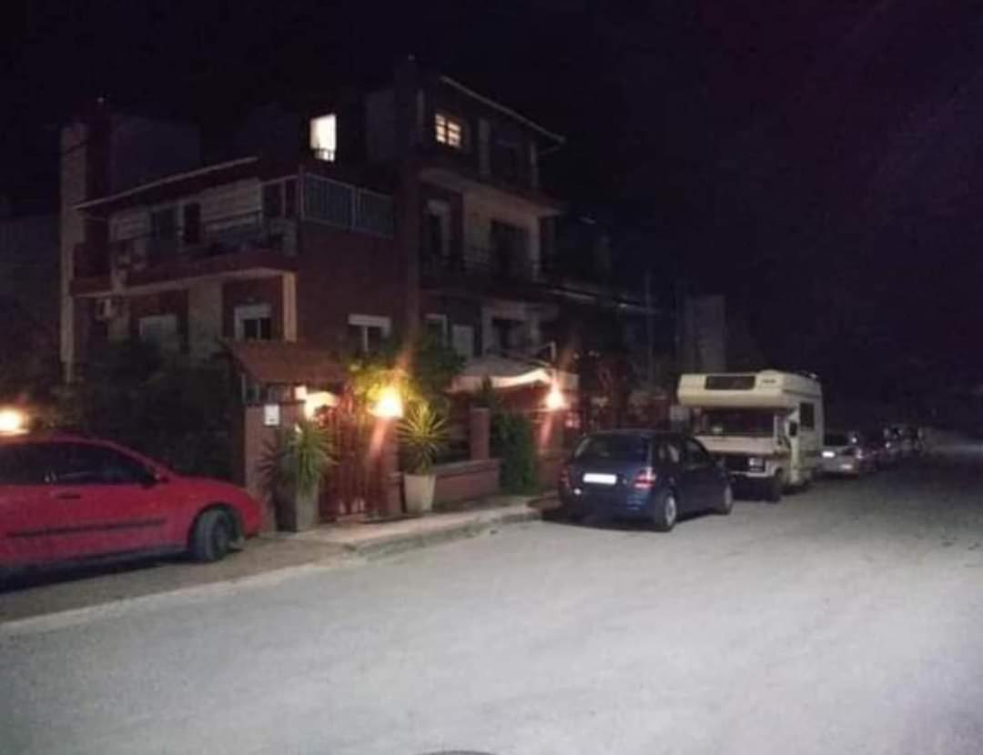 Blue Moon Accommodation Неа Миханиона Екстериор снимка