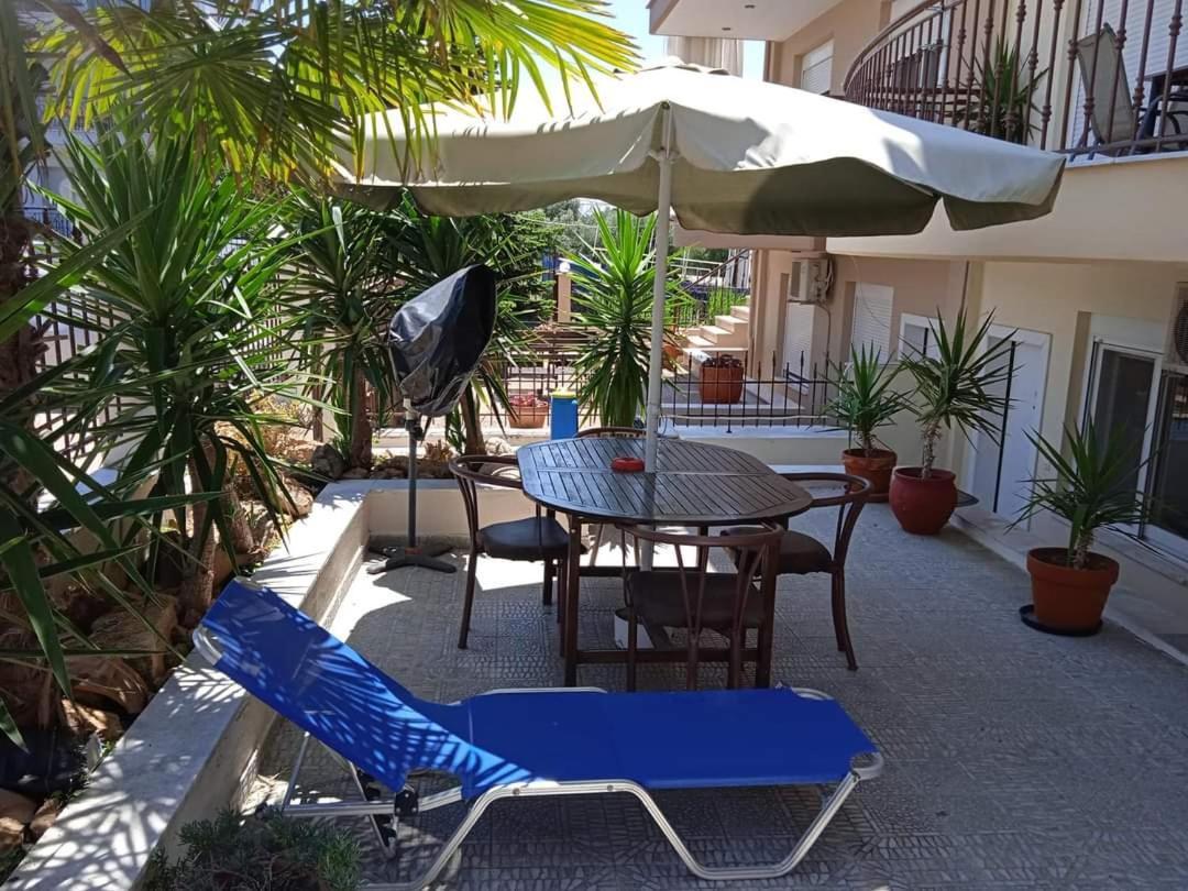 Blue Moon Accommodation Неа Миханиона Екстериор снимка
