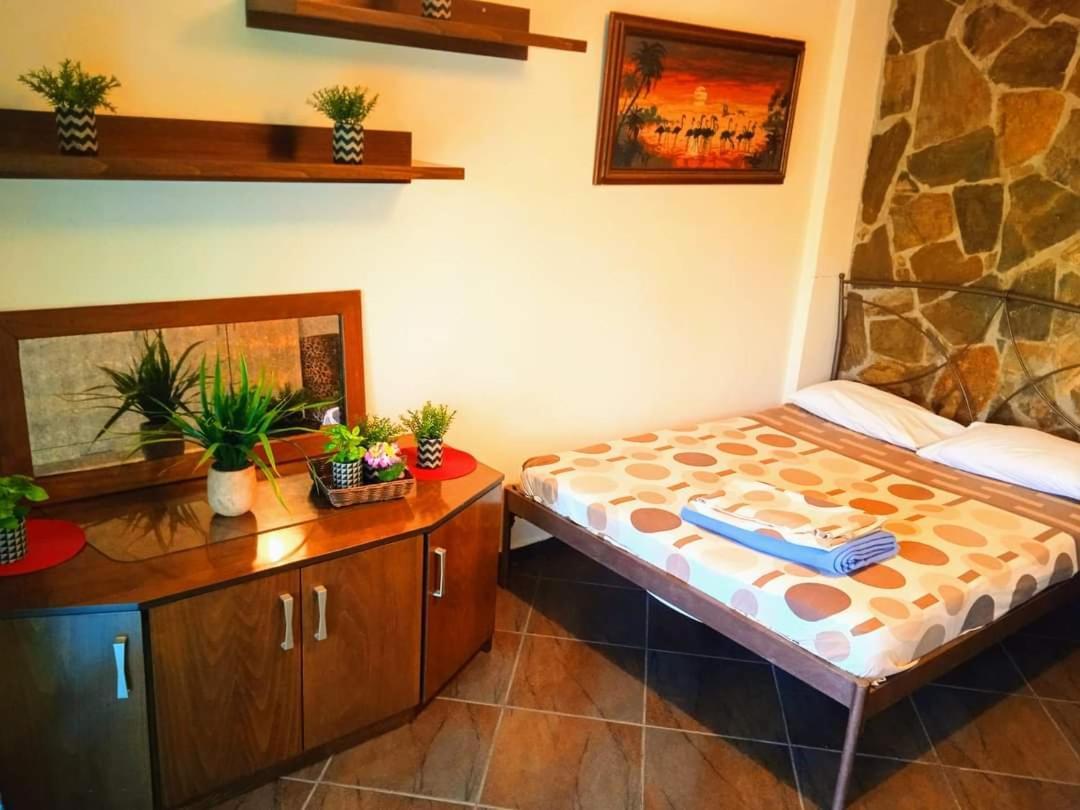 Blue Moon Accommodation Неа Миханиона Екстериор снимка
