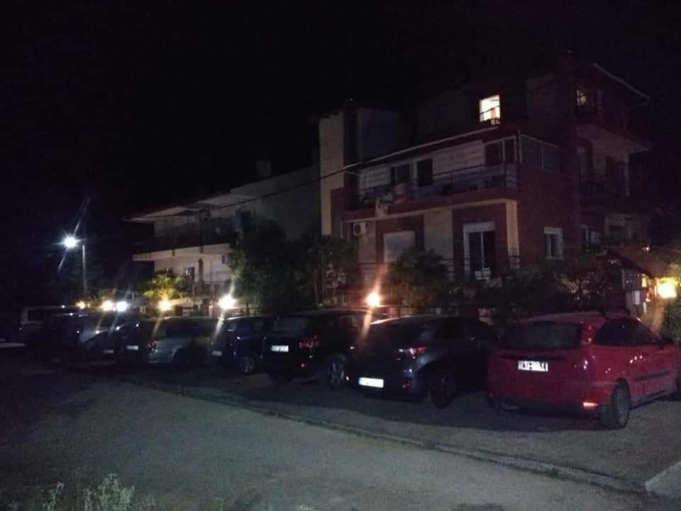 Blue Moon Accommodation Неа Миханиона Екстериор снимка