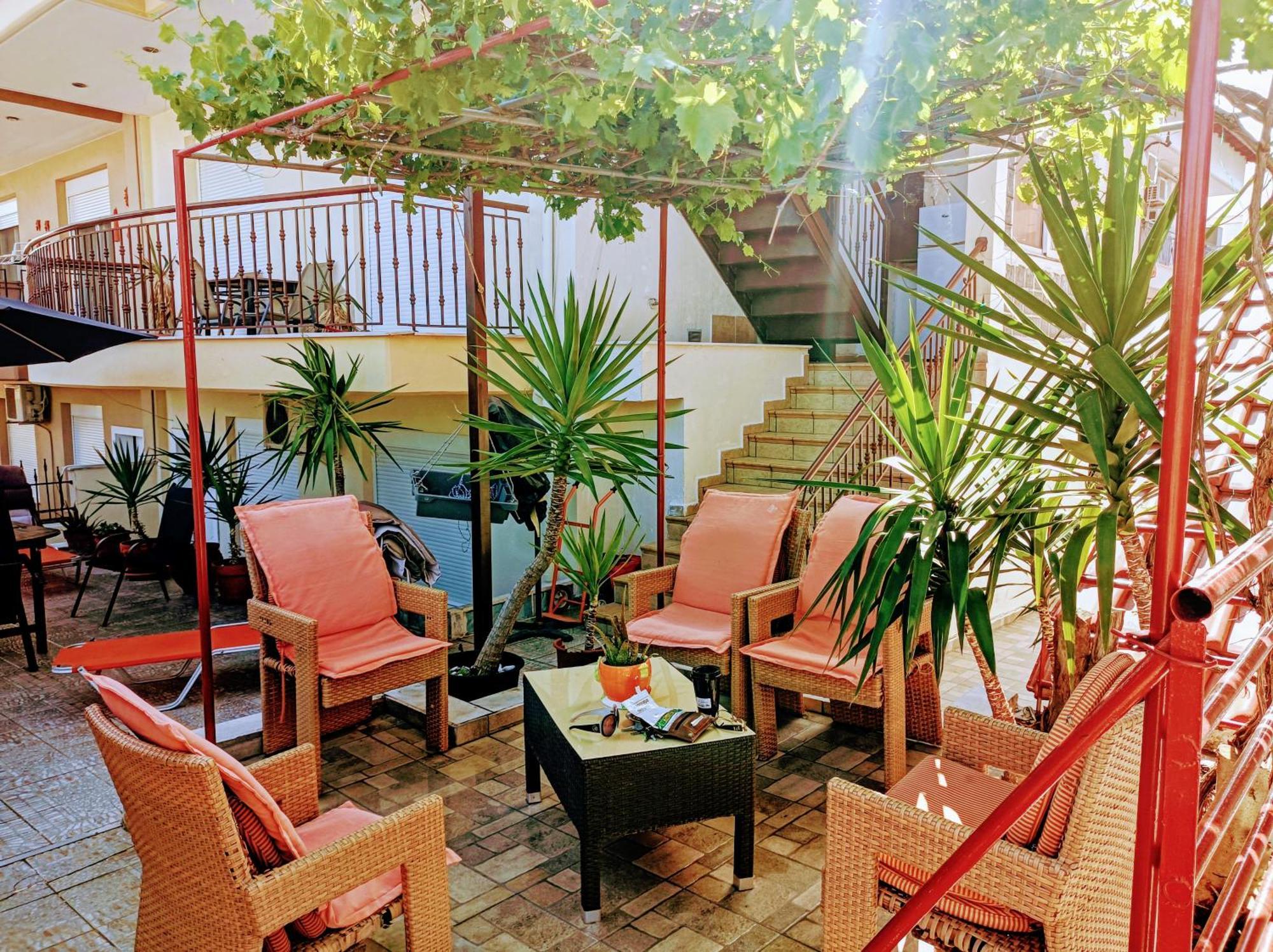 Blue Moon Accommodation Неа Миханиона Екстериор снимка