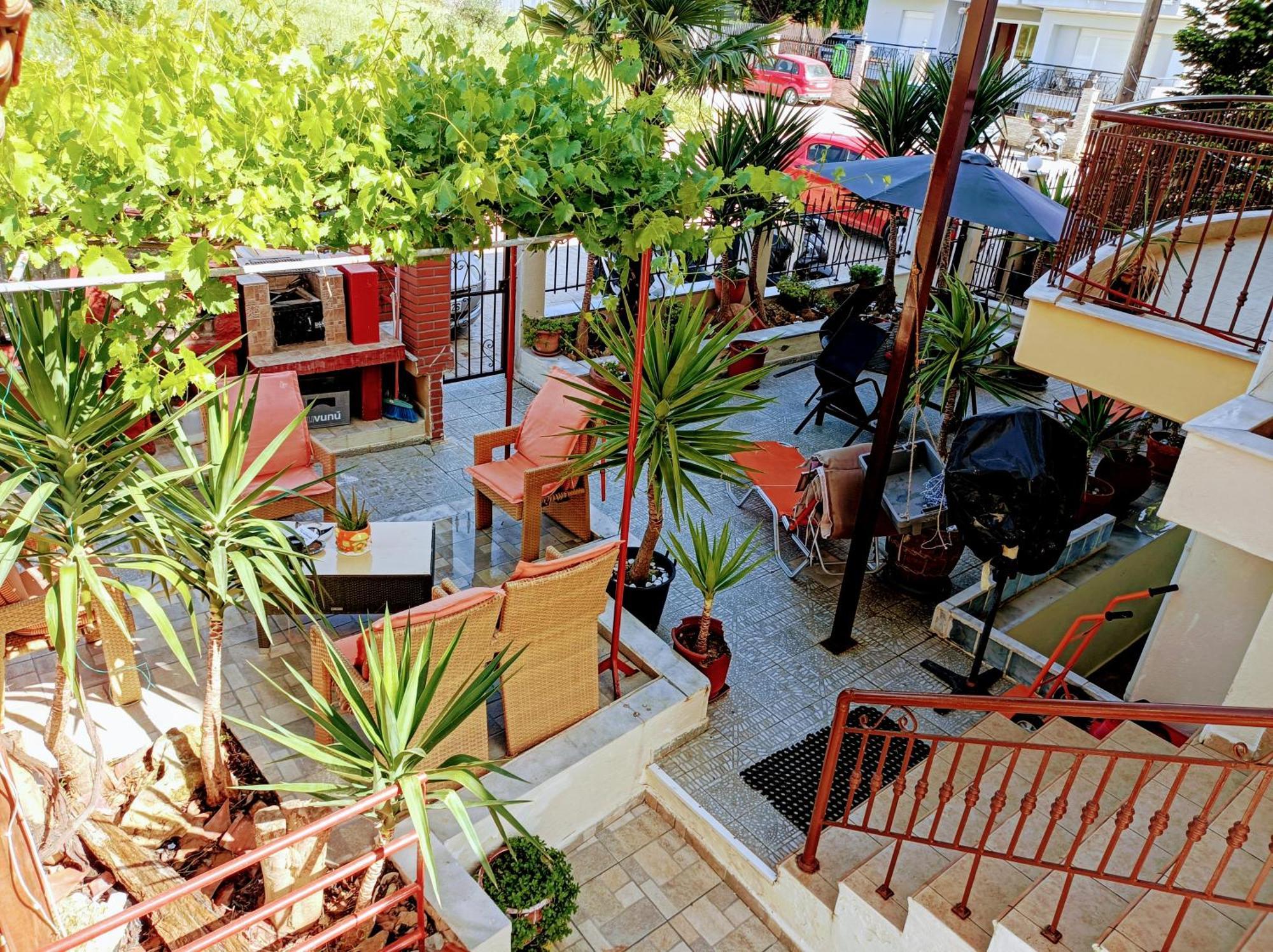 Blue Moon Accommodation Неа Миханиона Екстериор снимка
